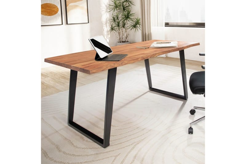 Kirjoituspöytä Wohnling Massiivipuinen puureuna Metallijalat Maalaistyyli Musta, viisto, 160x80 cm - Musta, viisto, 160x80 cm - Huonekalut - Pöytä & ruokailuryhmä - Työpöytä
 - Tietokonepöytä
