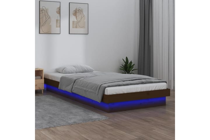 beBasic Sängynrunko LED ruskea 75x190 cm 2FT6 Small Single täysi puu - Ruskea - Sänkykehikot & sängynrungot