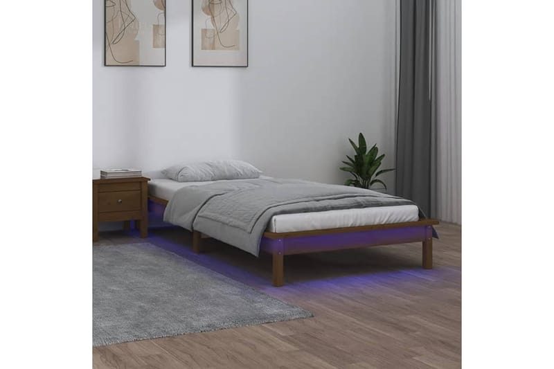 beBasic Sängynrunko LED ruskea 75x190 cm 2FT6 Small Single täysi puu - Ruskea - Huonekalut - Sänky - Sänkykehikot & sängynrungot