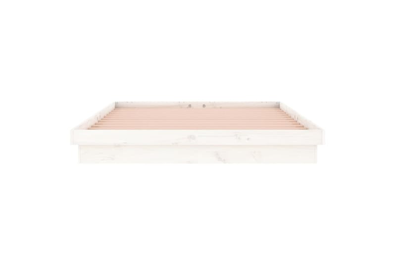 beBasic Sängynrunko LED valkoinen 120x190 cm 4FT Small Double täysi puu - Valkoinen - Huonekalut - Sänky - Sänkykehikot & sängynrungot