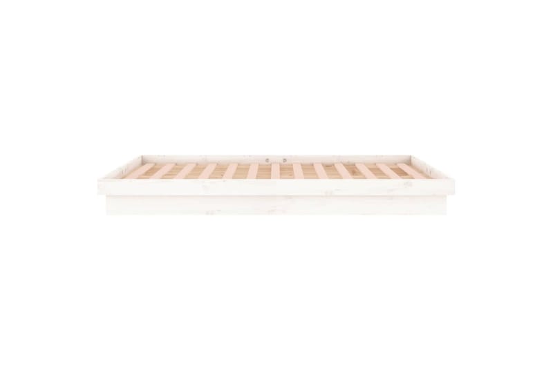 beBasic Sängynrunko LED valkoinen 135x190 cm 4FT6 Double täysi puu - Valkoinen - Huonekalut - Sänky - Sänkykehikot & sängynrungot