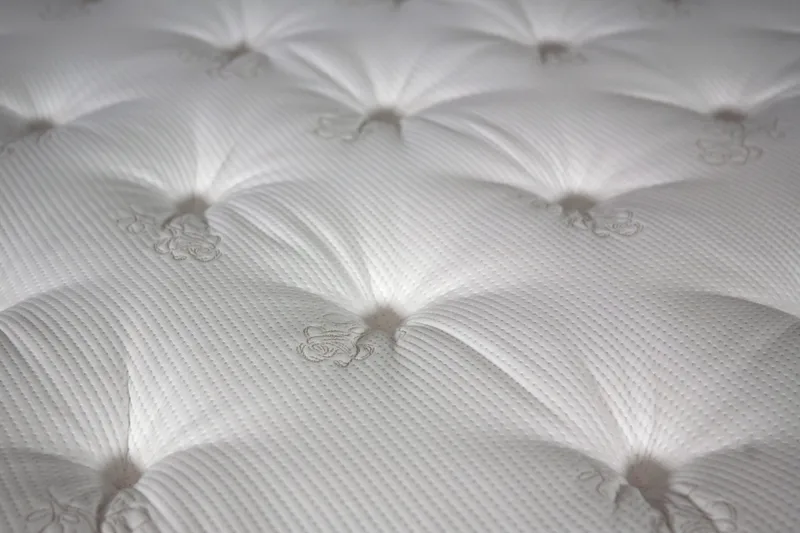 Jenkkisänky Gilius 180x200 - Vaaleanharmaa - Huonekalut - Sänky - Parisänky