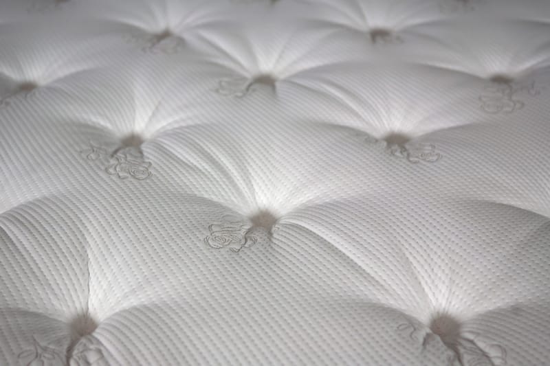 Jenkkisänky Gilius 180x200 - Vaaleanharmaa - Huonekalut - Sänky - Parisänky