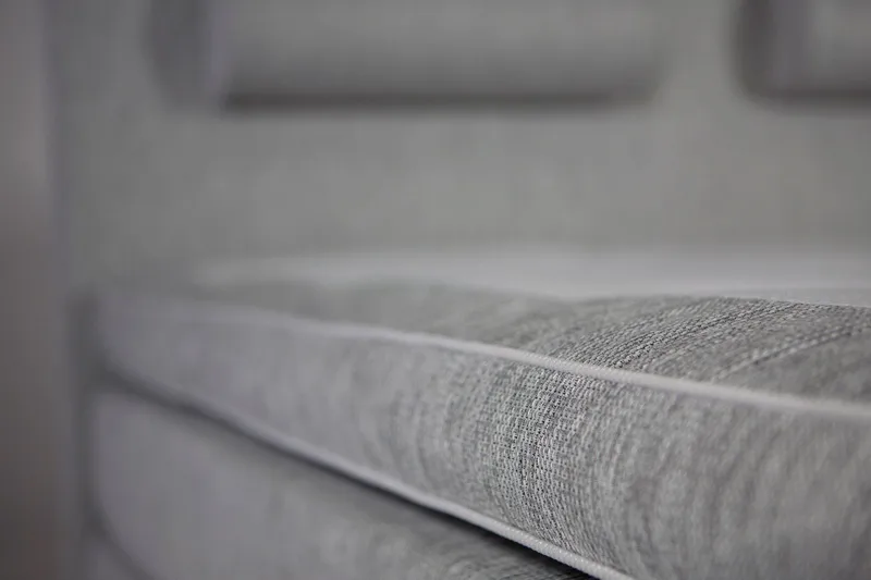 Jenkkisänky Gilius 180x200 - Vaaleanharmaa - Huonekalut - Sänky - Parisänky