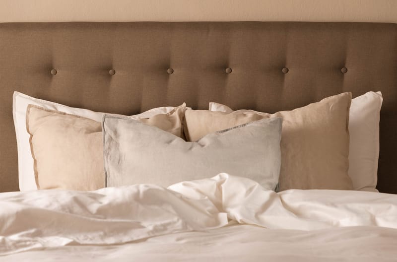 Sänkypaketti Nayaka 90x200 Vaahtomuovi - Napillinen pääty Ruskea - Huonekalut - Sänky - Jenkkisängyt