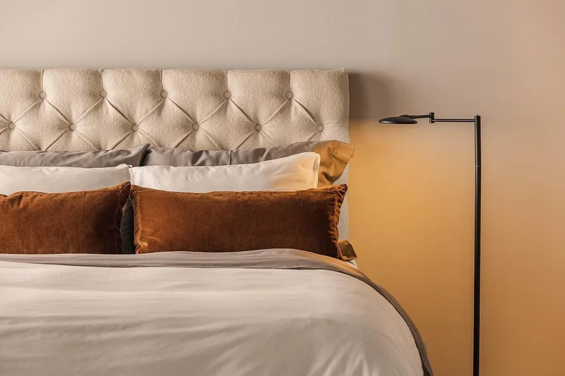 Sänkypaketti Oslo Lyx 140x200 cm Buklee Topattu pääty - Beige - Huonekalut - Sänky - Jenkkisängyt