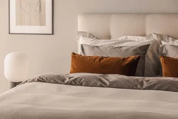 Oslo Lyx Luxe Täydellinen Sänkypaketti Jenkkisänky 180x200 cm sängynpäädyllä - Vaaleabeige - Huonekalut - Sänky - Jenkkisängyt