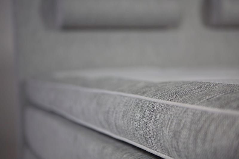 Jenkkisänky Gilius 180x200 - Vaaleanharmaa - Huonekalut - Sänky - Parisänky