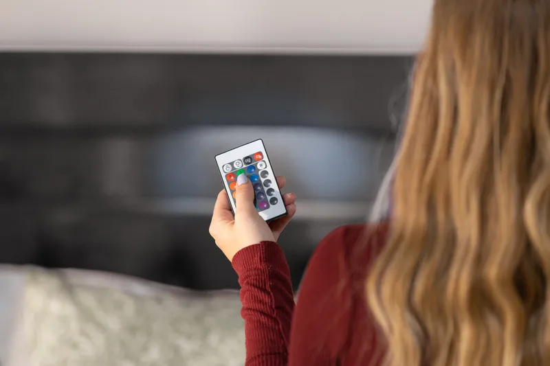 Säilytyssänky Alessia LED-valaistuksella 180x200 cm Sametti - Tummanharmaa - Huonekalut - Sänky - Sänkypaketti