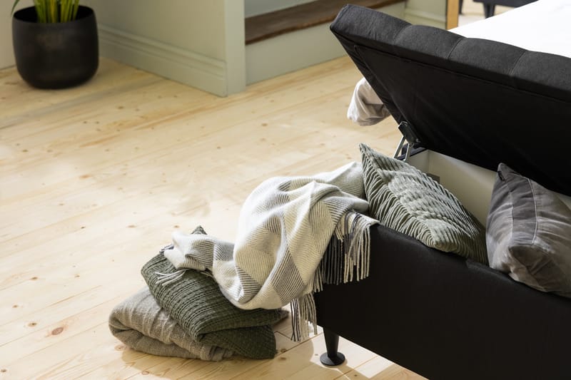 Sängynpäätyarkku Rebeca 140 cm Topattu - Musta - Huonekalut - Sänky - Sängyn lisävarusteet & sängynpäädyt - Makuuhuoneen säilytys - Sängynpäätylaatikko