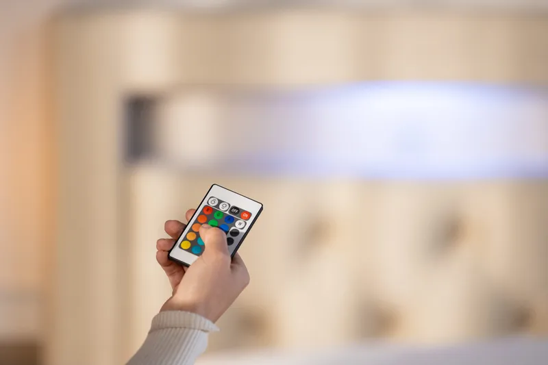 Säilytyssänky Alessia LED-valaistuksella 180x200 cm Sametti - Beige - Huonekalut - Sänky - Sängyt säilytystilalla