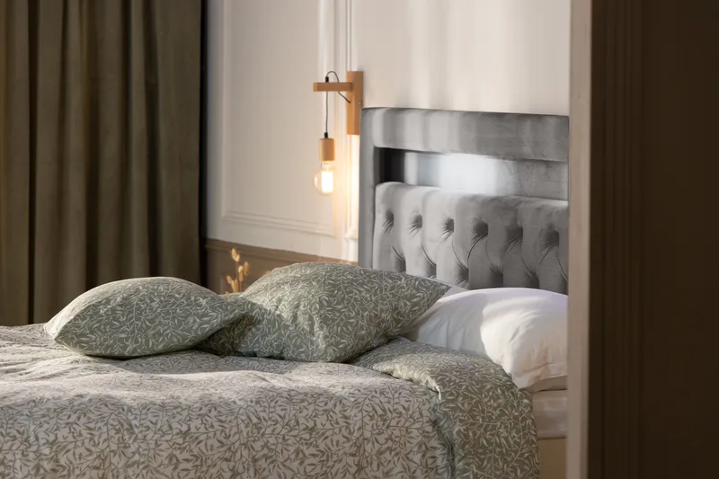 Säilytyssänky Alessia LED-valaistuksella 180x200 cm Sametti - Vaaleanharmaa - Huonekalut - Sänky - Sängyt säilytystilalla