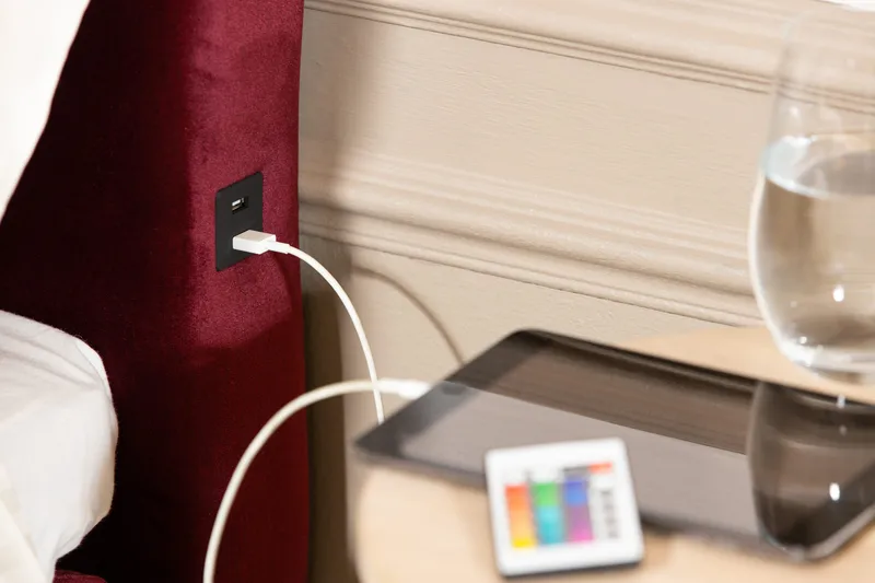 Säilytyssänky Alessia LED-valaistuksella 180x200 cm Sametti - Punainen - Huonekalut - Sänky - Sängyt säilytystilalla