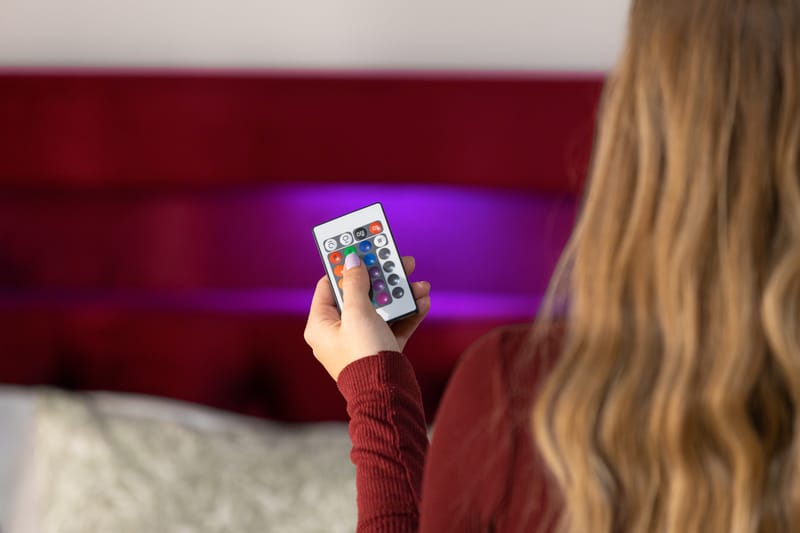 Säilytyssänky Alessia LED-valaistuksella 180x200 cm Sametti - Punainen - Huonekalut - Sänky - Sängyt säilytystilalla