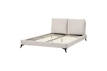 Sänky sälepohjalla Melle