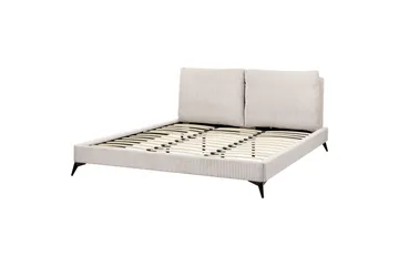 Sänky sälepohjalla Melle