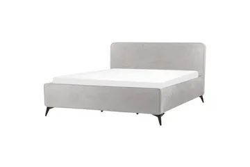 Sänky sälepohjalla Valognes