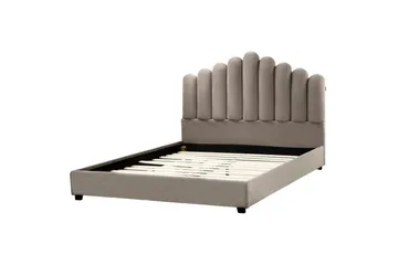 Sänky sälepohjalla Vincennes