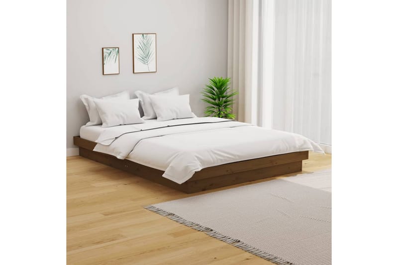Sängynrunko hunajanruskea täysi mänty 135x190 cm 4FT6 Double - Ruskea - Huonekalut - Sänky - Sänkykehikot & sängynrungot