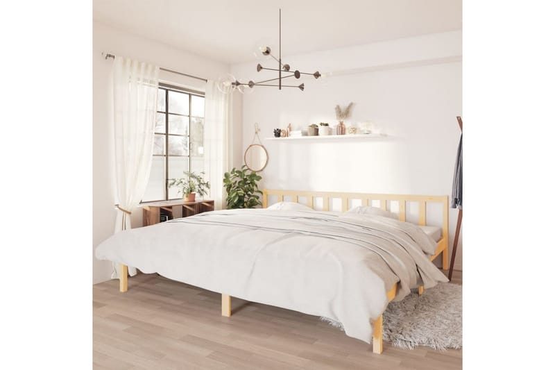 Sängynrunko täysi mänty 200x200 cm - Huonekalut - Sänky - Sänkykehikot & sängynrungot