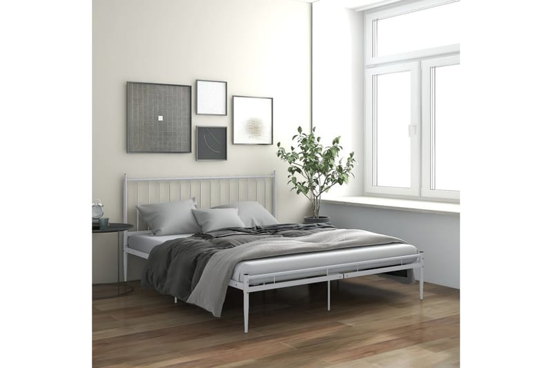 Sängynrunko valkoinen metalli 140x200 cm - Huonekalut - Sänky - Sänkykehikot & sängynrungot
