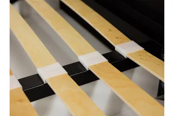 Sänky Kirkesjord 180x200 - Valkoinen - Huonekalut - Sänky - Sänkykehikot & sängynrungot