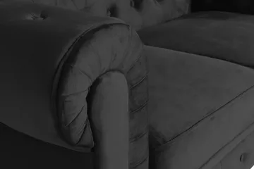 Chesterfield Lyx 2-istuttava pieni samettisohva – Syvä sohva 160 cm leveä - Musta - Huonekalut - Sohva - 2:n istuttava sohva