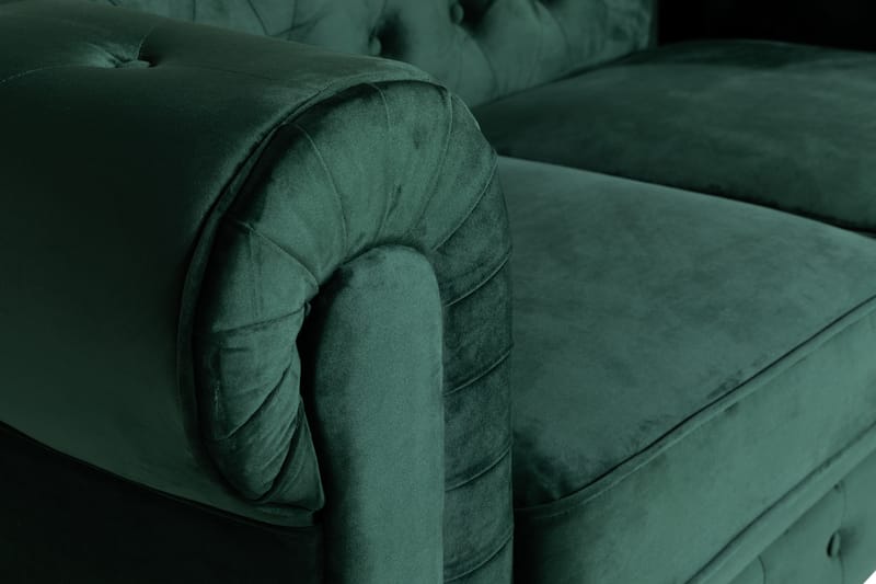 Chesterfield Lyx 2-istuttava pieni samettisohva – Syvä sohva 160 cm leveä - Tummanvihreä - Huonekalut - Sohva - 2:n istuttava sohva