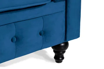 Chesterfield Lyx 2-istuttava pieni samettisohva – Syvä sohva 160 cm leveä - Sininen - Huonekalut - Sohva - 2:n istuttava sohva