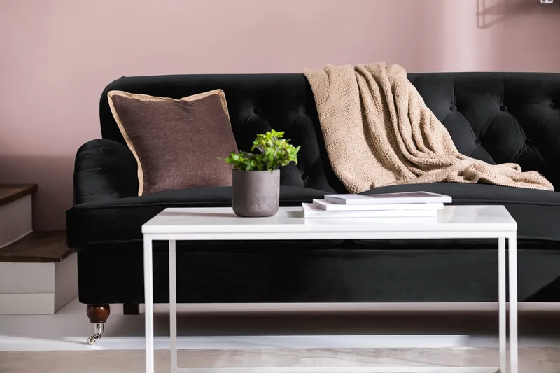 Howard Riviera 2-istuttava Samettisohva - Musta - Huonekalut - Sohva - 2:n istuttava sohva