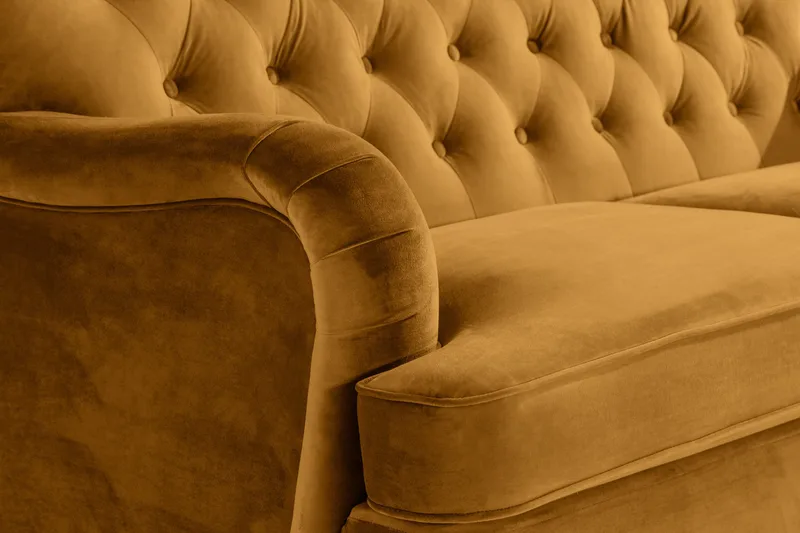 Howard Riviera 2-istuttava Samettisohva - Tummankeltainen - Huonekalut - Sohva - 2:n istuttava sohva