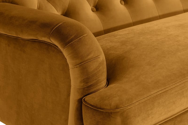 Howard Riviera 3-istuttava Kaareva Samettisohva - Tummankeltainen - Huonekalut - Sohva - 3:n istuttava sohva