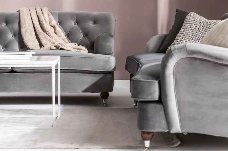 Howard Riviera 3-istuttava Kaareva Samettisohva - Vaaleanharmaa - Huonekalut - Sohva - 3:n istuttava sohva