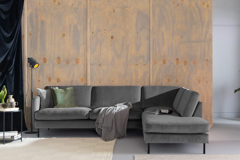 Samettisohva Elion 2,5:n ist avopäädyllä Oikea - Vaaleanharmaa - Huonekalut - Sohva - Divaanisohva - 2 istuttava sohva divaanilla