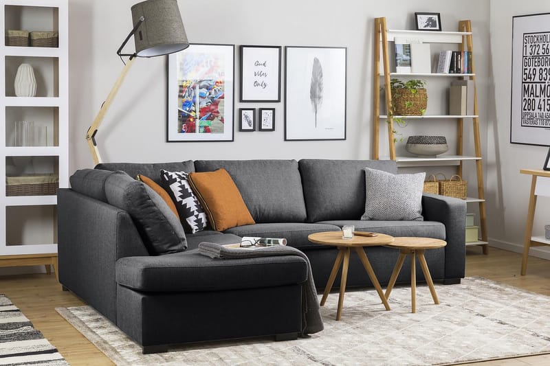 Crazy 3-istuttava Vasenkätinen L-muotoinen Divaanisohva Kankaalla - Tummanharmaa - Huonekalut - Sohva - Divaanisohva - 3 istuttava sohva divaanilla