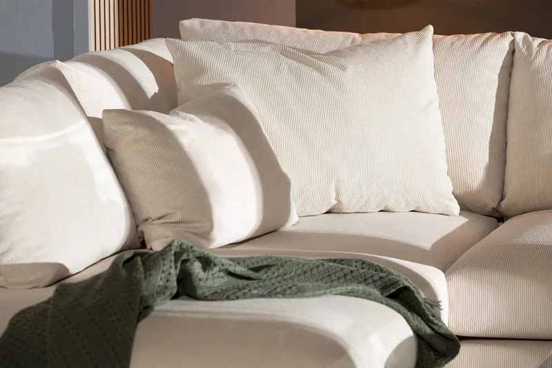 Menard 4-istuttava Vasenkätinen Syvä L-muotoinen Divaanisohva Manchesterista - Beige - Huonekalut - Sohva - Divaanisohva - 4 istuttava sohva divaanilla