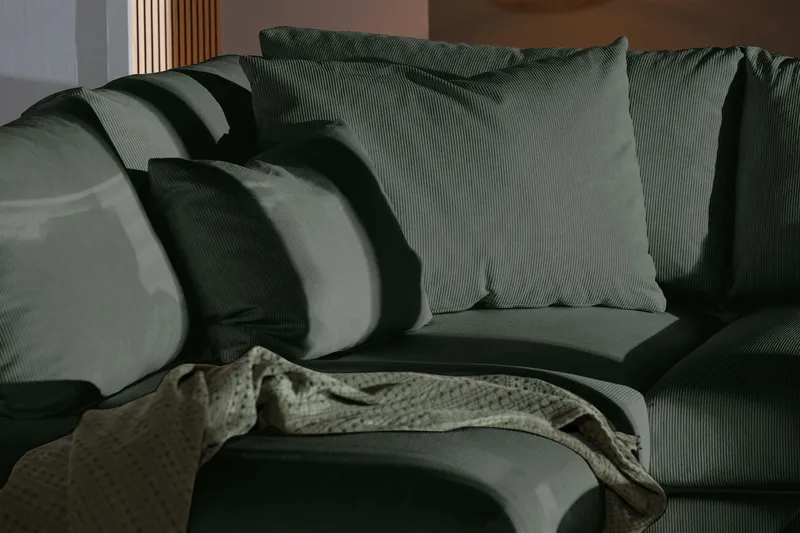 Menard 4-istuttava Vasenkätinen Syvä L-muotoinen Divaanisohva Manchesterista - Vihreä - Huonekalut - Sohva - Divaanisohva - 4 istuttava sohva divaanilla