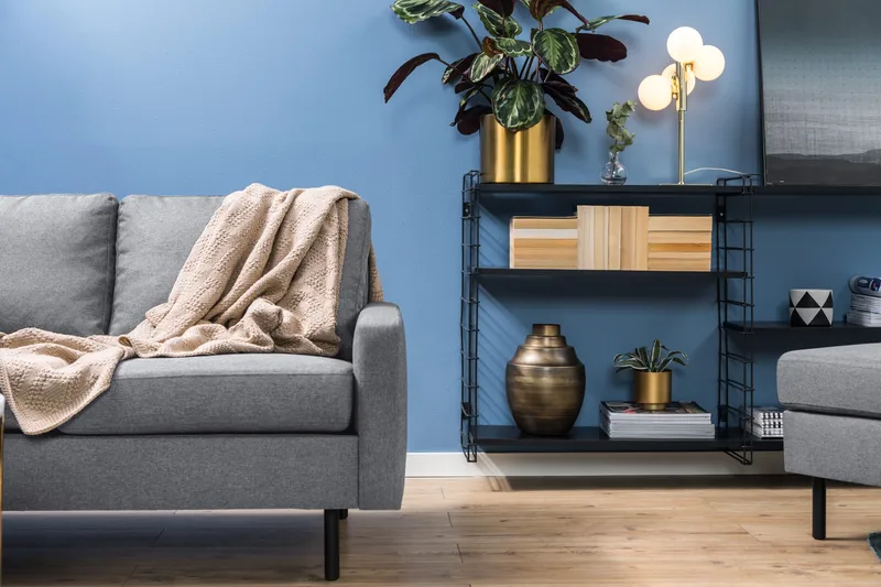 Peppe 4-istuttava Vasenkätinen L-muotoinen Leponojasohva Kankaalla - Vaaleanharmaa - Huonekalut - Sohva - Divaanisohva - 4 istuttava sohva divaanilla