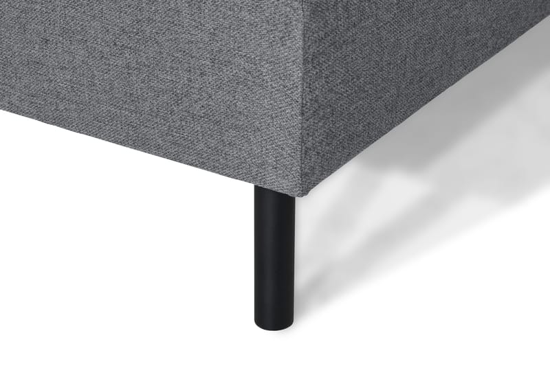 Peppe 4-istuttava Vasenkätinen L-muotoinen Leponojasohva Kankaalla - Vaaleanharmaa - Huonekalut - Sohva - Divaanisohva - 4 istuttava sohva divaanilla