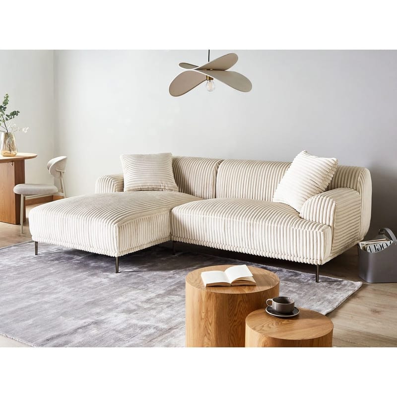 Kulmasohva Stenum - Valkoinen, messinki/oikeakätinen - Huonekalut - Sohva - Kulmasohva - Howard-kulmasohva