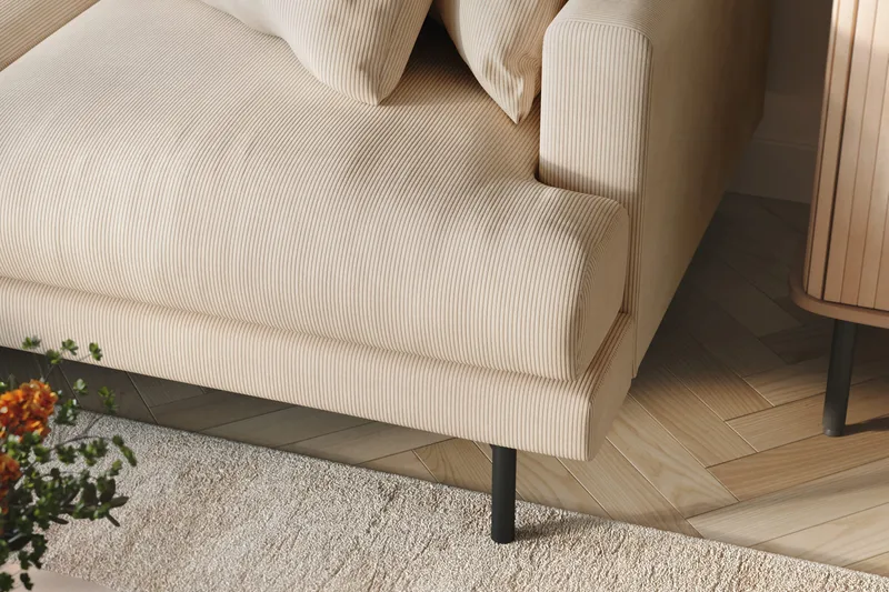 Menard 3-istuttava Vasenkätinen Syvä L-muotoinen Divaanisohva Manchesterista - Beige - Huonekalut - Sohva - Divaanisohva - 3 istuttava sohva divaanilla