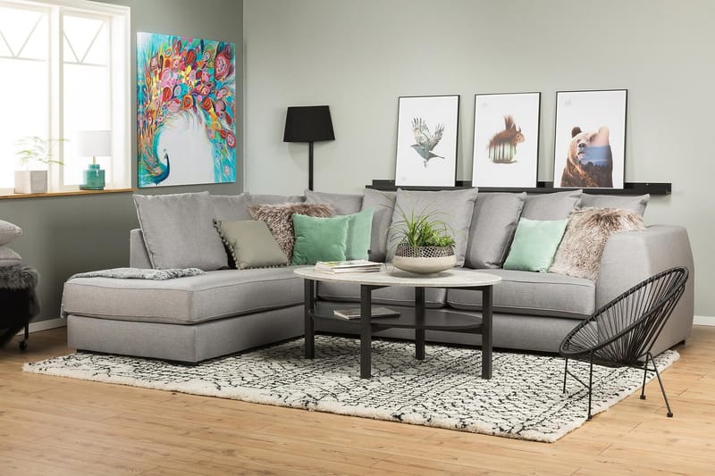 Optus 4-istuttava Vasenkätinen L-muotoinen Divaanisohva Kankaalla sis. Kirjekuorityynyt - Vaaleanharmaa - Huonekalut - Sohva - Divaanisohva - 3 istuttava sohva divaanilla