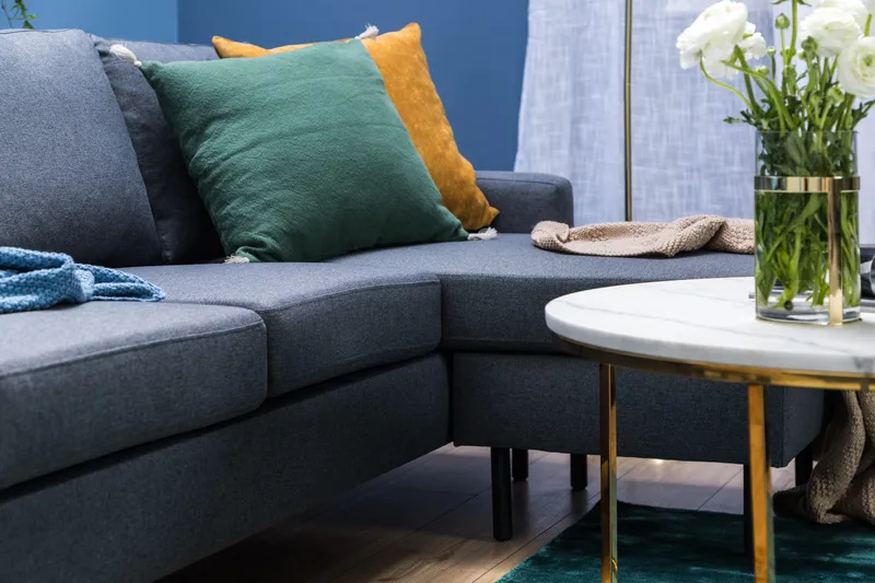 Peppe 3-istuttava Käännettävä L-muotoinen Divaanisohva Kankaalla - Tummanharmaa - Huonekalut - Sohva - Divaanisohva - 3 istuttava sohva divaanilla