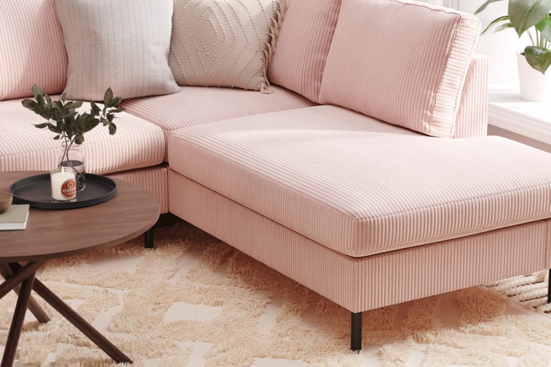 Peppe 4-istuttava Oikeakätinen U-muotoinen Sohva Divaanilla ja Divaaniosalla Manchesterista - Vaaleanpunainen - Huonekalut - Sohva - Divaanisohva