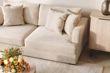 Rossita 4-istuttava Oikeakätinen L-muotoinen Syvä Leponurkkasohva Chenillestä - Beige - Huonekalut - Sohva - Divaanisohva