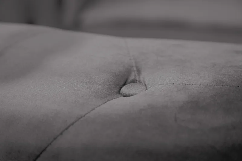 Chesterfield Lyx 3-istuttava samettisohva – Syvä sohva - Tummanharmaa - Huonekalut - Sohva - Howard-sohvat