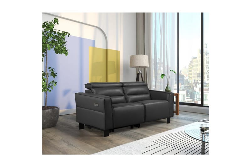 Recliner-sohva ilman kulmaa Loft24 2-istuttava sohva Loft24 Carpari sähköisesti taitettavalla jalkatuella Musta Keinonahka - Huonekalut - Sohva - Mekanismisohva - 2 istuttava mekanismisohva