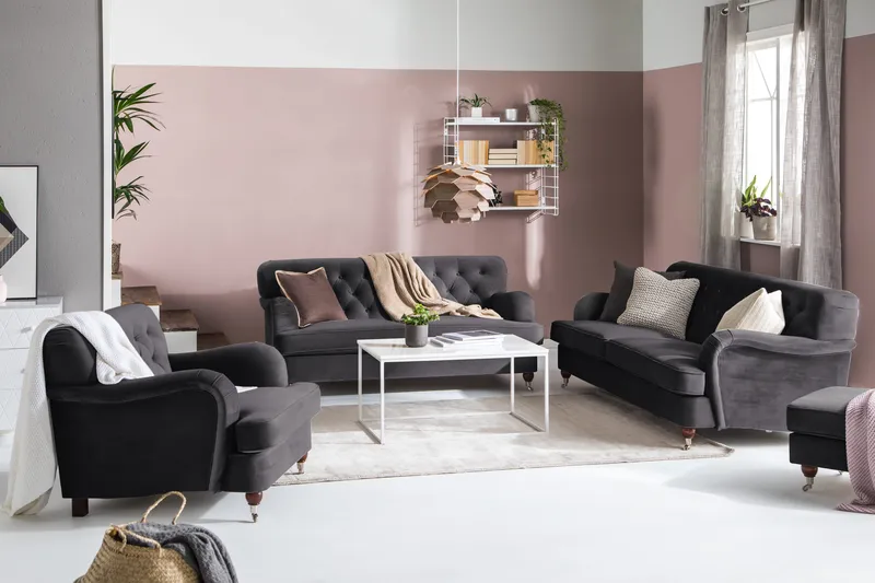 Howard Riviera Sohvaryhmä 3-istuttava + 2-istuttava Sohva + Nojatuoli + Rahi Sametilla - Tummanharmaa - Huonekalut - Sohva - Sohvaryhmä - Howard-sohvaryhmä