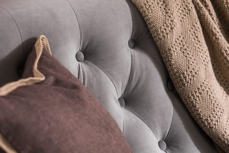 Howard Riviera Sohvaryhmä 3-istuttava + 2-istuttava Sohva + Nojatuoli + Rahi Sametilla - Vaaleanharmaa - Huonekalut - Sohva - Sohvaryhmä - Howard-sohvaryhmä