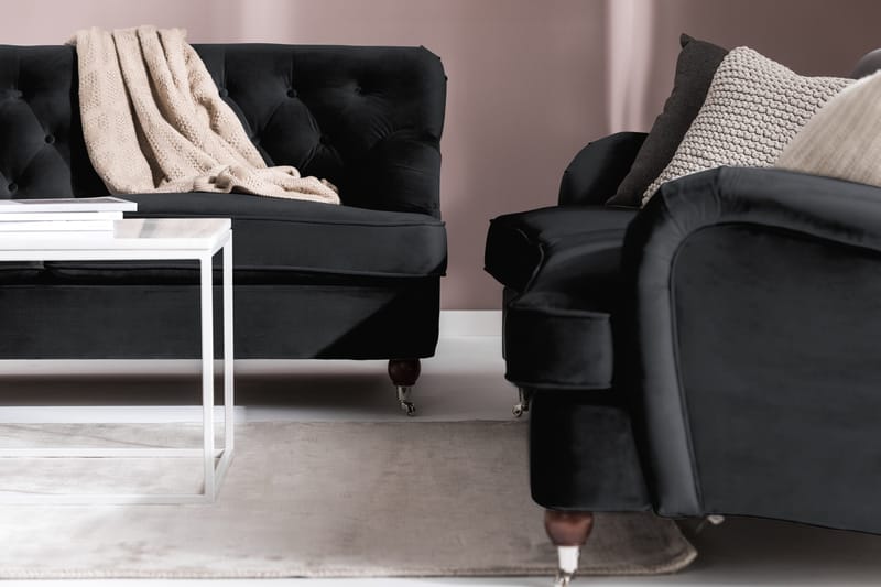 Howard Riviera Sohvaryhmä Kaareva 3-istuttava + 2-istuttava Sohva + Nojatuoli + Rahi Sametilla - Musta - Huonekalut - Sohva - Sohvaryhmä - Howard-sohvaryhmä